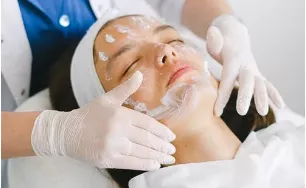 華熙生物、昊海生科、愛美客半年報PK，醫(yī)美三劍客誰最強？