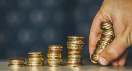 Q3息稅前利潤同比增五成，股價卻遭“腰斬”，樂信跌完了嗎？