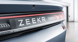 網紅極氪汽車，減配延遲貨不對板