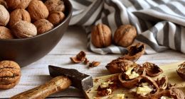 洽洽離年輕人更近了，陳先保離百億KPI呢？