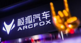 極狐新車被指使用三年前電池，續航還大幅“跳水”？