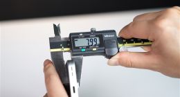 OPPO Find X9真機首曝：厚度不到8mm 電池增加超1000mAh